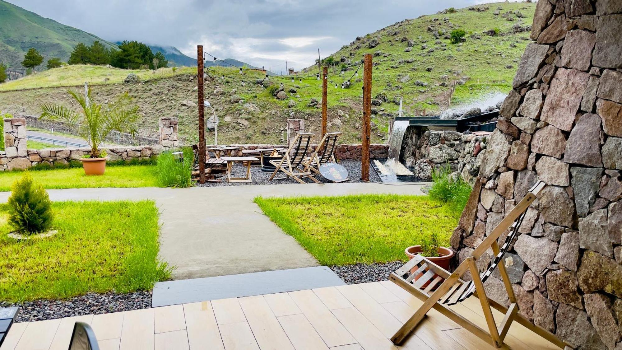 Hotel Hobbiton Near Vardzia Caves T'mogvi Exterior foto